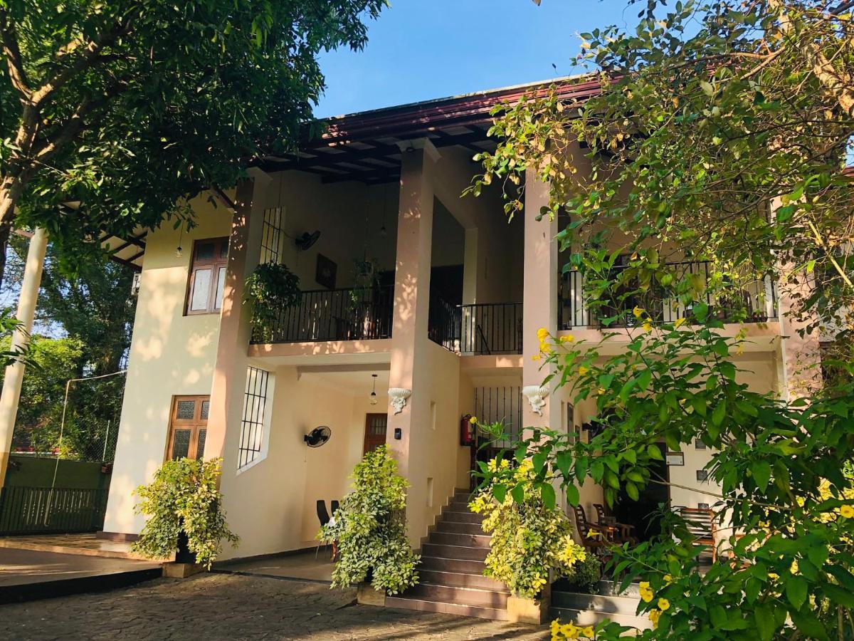 לינה וארוחת בוקר נגומבו West Dene מראה חיצוני תמונה