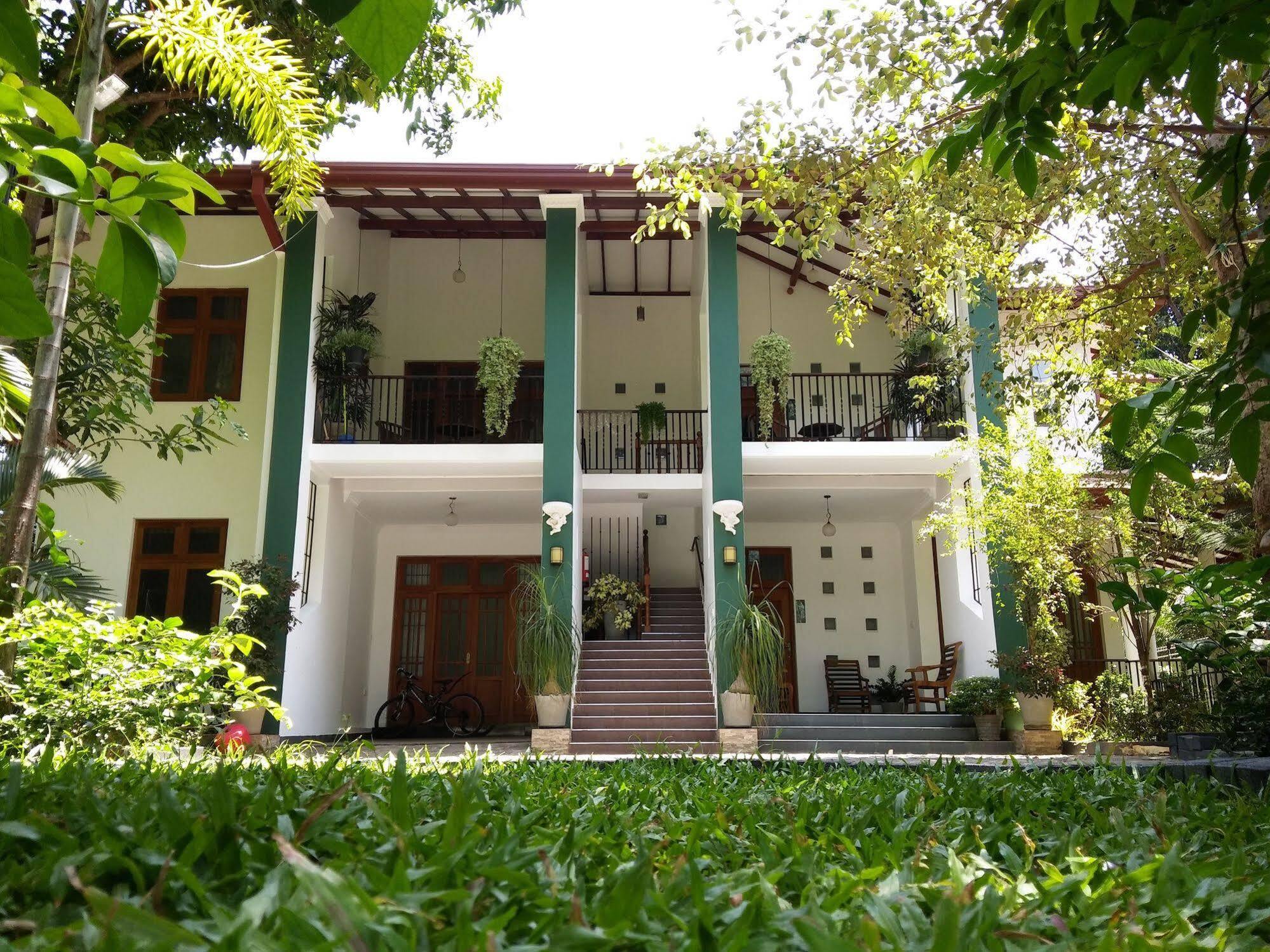 לינה וארוחת בוקר נגומבו West Dene מראה חיצוני תמונה